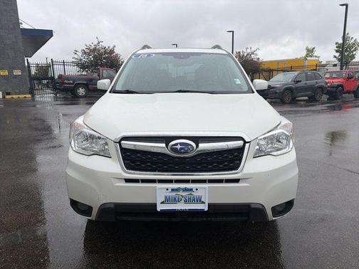 Crystal White Pearl 2016 Subaru Forester 2.5i Premium