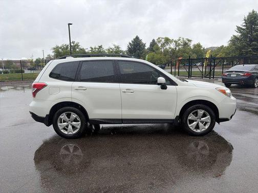Crystal White Pearl 2016 Subaru Forester 2.5i Premium