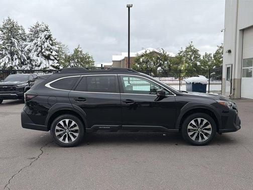 Crystal Black Silica 2023 Subaru Outback Limited XT