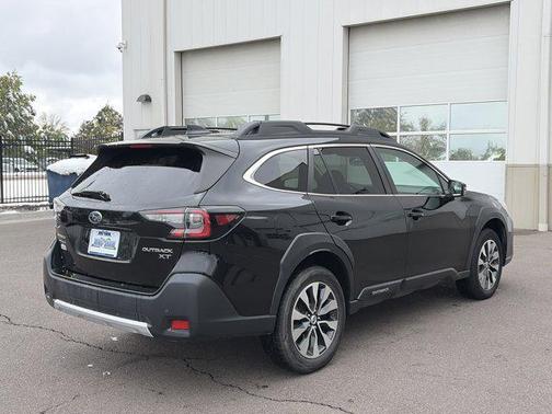 Crystal Black Silica 2023 Subaru Outback Limited XT