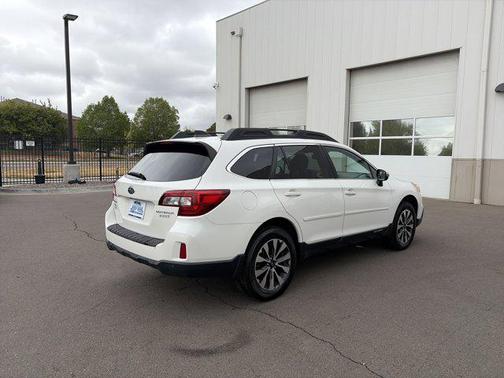 Crystal White Pearl 2017 Subaru Outback 2.5i Limited