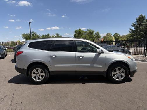 Silver Ice Metallic 2012 Chevrolet Traverse LT