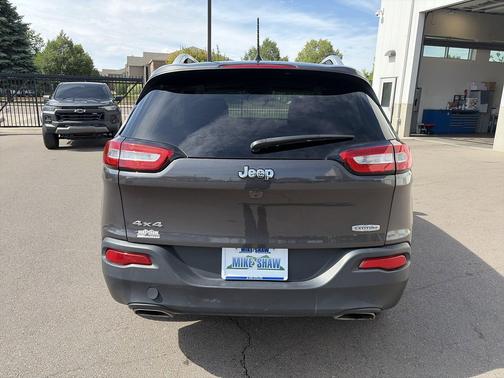 Granite Crystal Metallic Clearcoat 2017 Jeep Cherokee Latitude