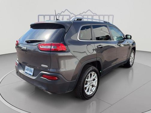 Granite Crystal Metallic Clearcoat 2017 Jeep Cherokee Latitude