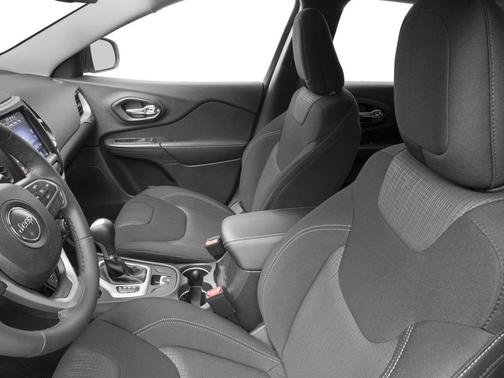 Granite Crystal Metallic Clearcoat 2017 Jeep Cherokee Latitude