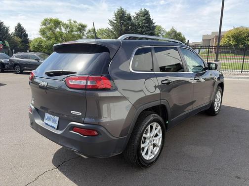 Granite Crystal Metallic Clearcoat 2017 Jeep Cherokee Latitude