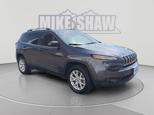 Granite Crystal Metallic Clearcoat 2017 Jeep Cherokee Latitude