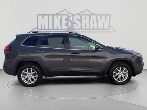 Granite Crystal Metallic Clearcoat 2017 Jeep Cherokee Latitude
