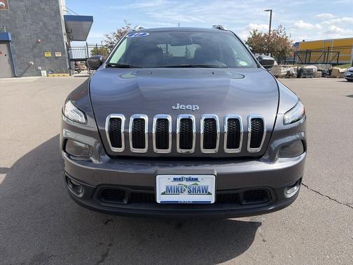 Granite Crystal Metallic Clearcoat 2017 Jeep Cherokee Latitude