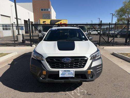 Crystal White Pearl 2023 Subaru Outback Wilderness