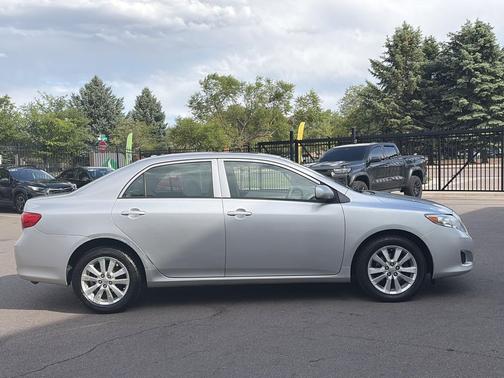 Classic Silver Metallic 2009 Toyota Corolla LE