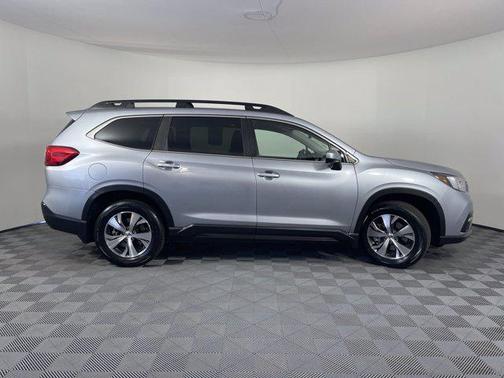 Ice Silver Metallic 2019 Subaru Ascent Premium 8-Passenger