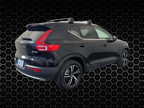 2023 Volvo XC40 B5 Plus Bright Theme