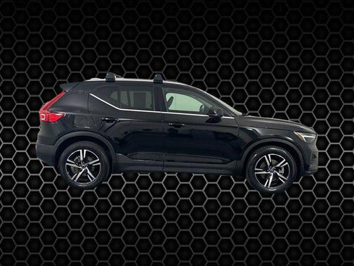 2023 Volvo XC40 B5 Plus Bright Theme