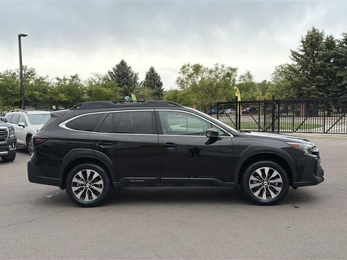 Crystal Black Silica 2025 Subaru Outback Limited