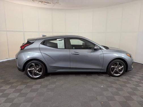 2019 Hyundai Veloster 2