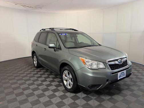 Jasmine Green Metallic 2016 Subaru Forester 2.5i Premium