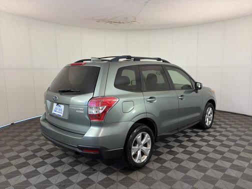 Jasmine Green Metallic 2016 Subaru Forester 2.5i Premium