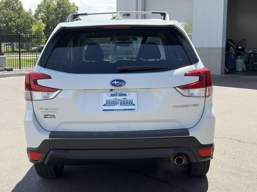 Crystal White Pearl 2020 Subaru Forester Limited