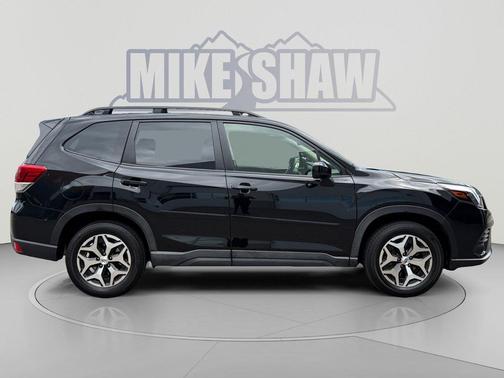 Crystal Black Silica 2023 Subaru Forester Premium
