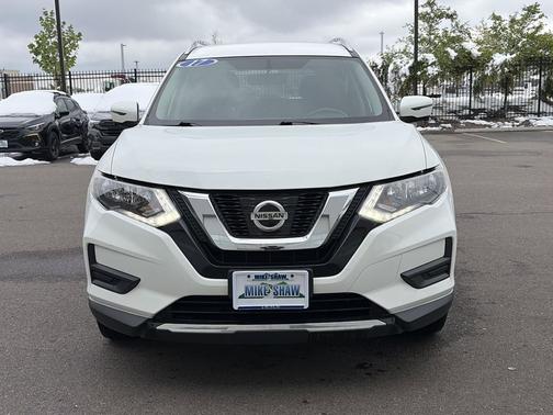 Glacier White 2017 Nissan Rogue SV