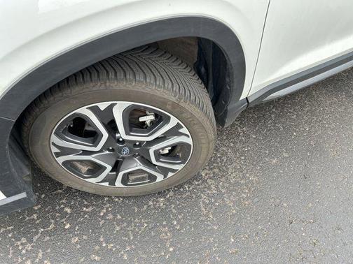 Crystal White Pearl 2024 Subaru Ascent Limited 7-Passenger