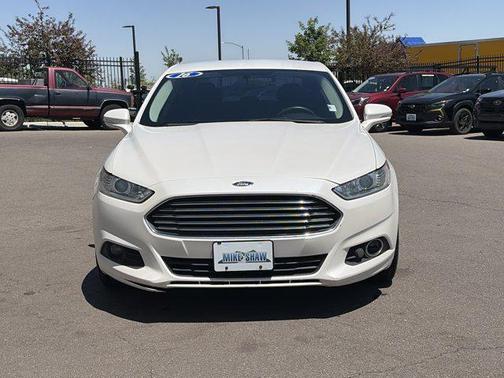 White Platinum Clearcoat Metallic 2016 Ford Fusion SE