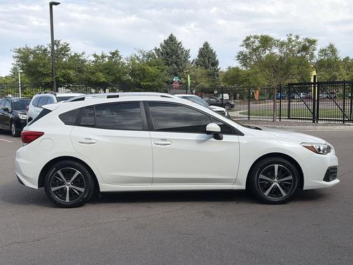 Crystal White Pearl 2021 Subaru Impreza Premium