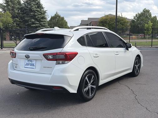 Crystal White Pearl 2021 Subaru Impreza Premium