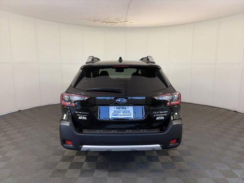 Crystal Black Silica 2024 Subaru Outback Touring XT