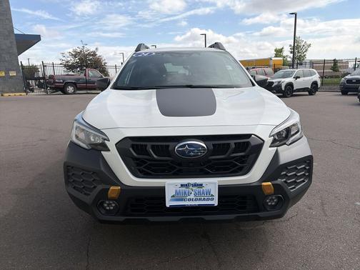 Crystal White Pearl 2024 Subaru Outback Wilderness