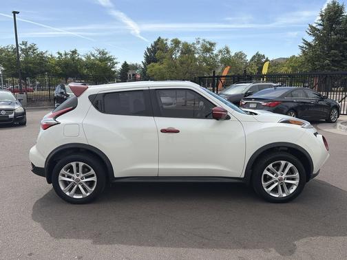White Pearl 2015 Nissan Juke SV