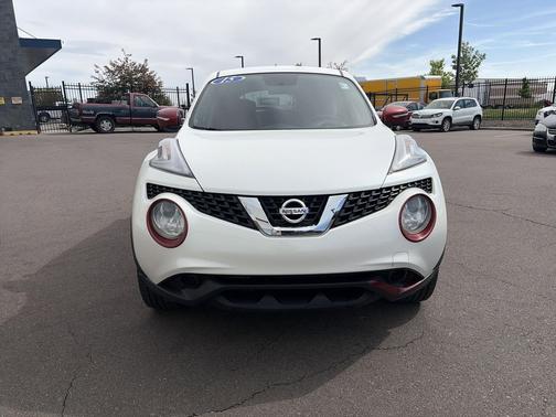 White Pearl 2015 Nissan Juke SV