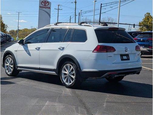 2017 Volkswagen Golf Alltrack TSI S
