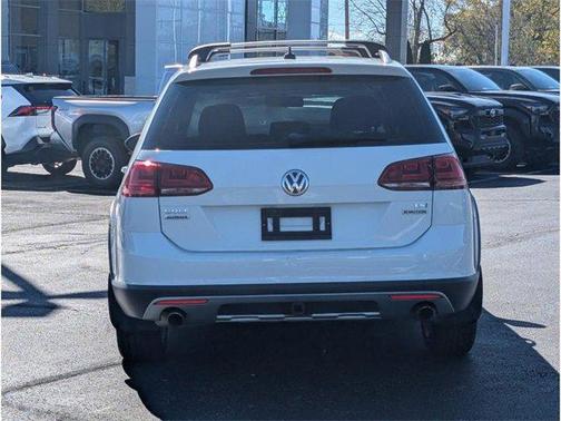 2017 Volkswagen Golf Alltrack TSI S