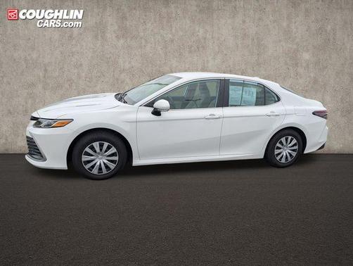 Ice 2023 Toyota Camry LE