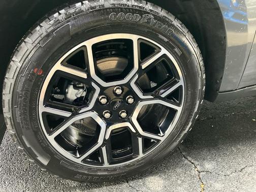 Carbonized Gray Metallic 2026 Ford Maverick Lariat