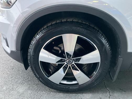 2020 Volvo XC40 T5 Momentum