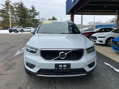 2020 Volvo XC40 T5 Momentum