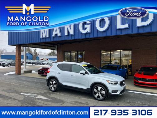 2020 Volvo XC40 T5 Momentum