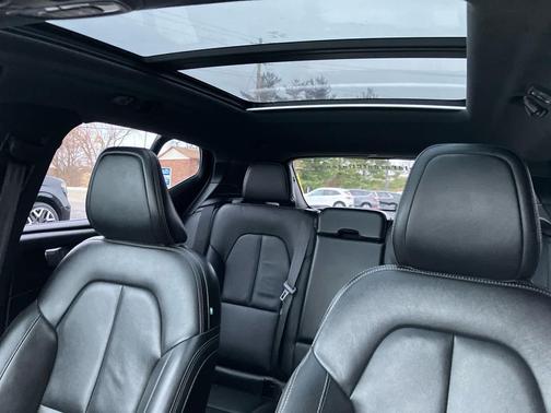 2020 Volvo XC40 T5 Momentum