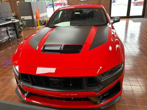 2025 Ford Mustang Dark Horse