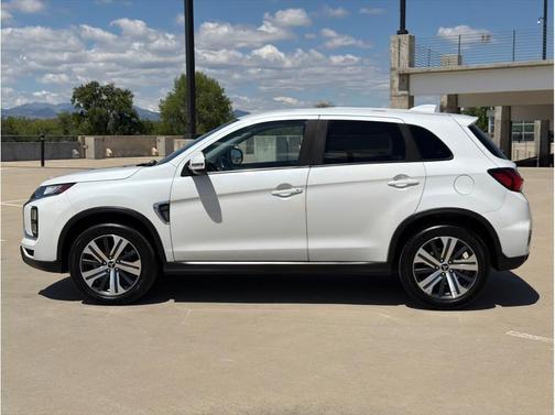 Diamond White Pearl 2021 Mitsubishi Outlander Sport SE