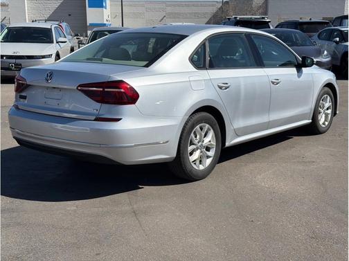 2018 Volkswagen Passat 2.0T S