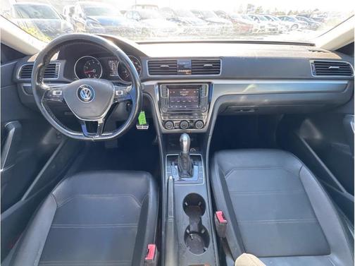 2018 Volkswagen Passat 2.0T R-Line