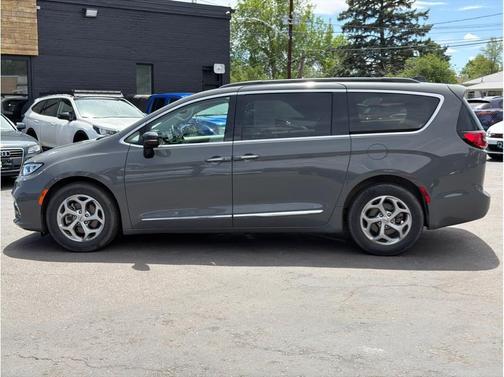 Gray 2023 Chrysler Pacifica Limited