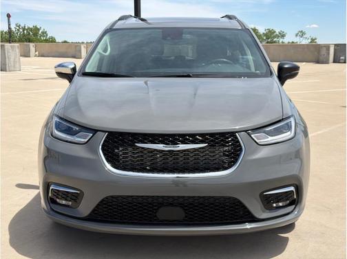 Gray 2023 Chrysler Pacifica Limited
