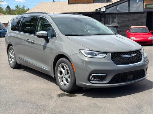 Gray 2023 Chrysler Pacifica Limited