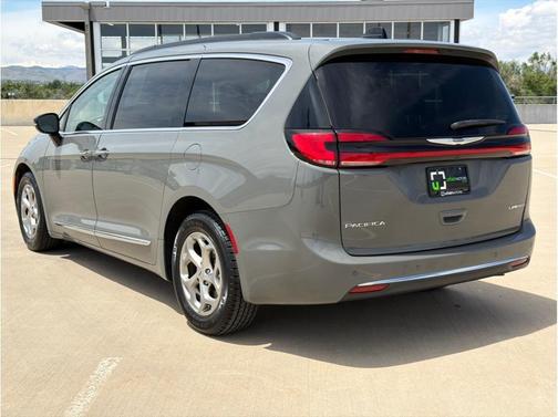 Gray 2023 Chrysler Pacifica Limited