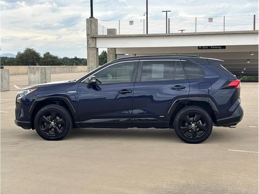2020 Toyota RAV4 Hybrid SE